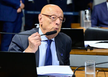 Em pronunciamento, à bancada, senador Esperidião Amin (PP-SC).