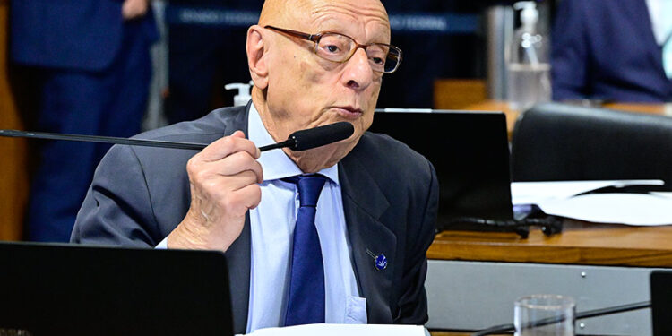 Em pronunciamento, à bancada, senador Esperidião Amin (PP-SC).