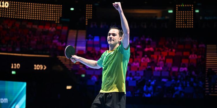 Calderano derrota francês e fica a 2 vitórias do bi na Copa do Mundo