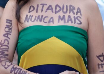 Certidões de óbito retificadas de vítimas da ditadura são entregues