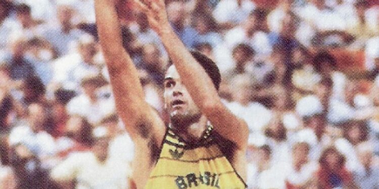 “Cesta de 3 pontos! Do Mão Santa!”: comentaristas celebram Oscar