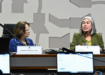 Cigarro eletrônico atrai jovens e agrava dependência, segundo especialistas