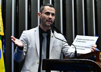 Em discurso, à tribuna, senador Cleitinho (Republicanos-MG).