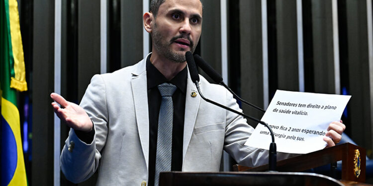 Em discurso, à tribuna, senador Cleitinho (Republicanos-MG).