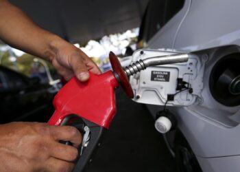 Combustíveis: fiscalização checou 10 mil postos e 428 distribuidoras