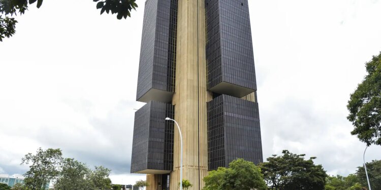 Copom reduz taxa básica de juros de 14,75% para 14,5% ao ano