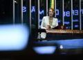 À tribuna, em discurso, senadora Damares Alves (Republicanos-DF).