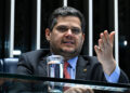 Senador Davi Alcolumbre (União-AP) conduz sessão.