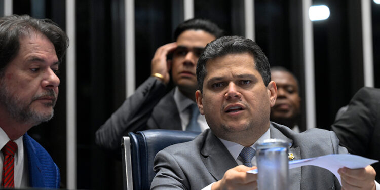 Davi reitera papel da Advocacia do Senado na defesa do mandato dos senadores