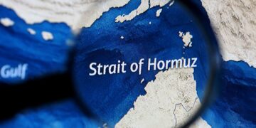 Em meio a negociações, Irã retoma bloqueio do Estreito de Ormuz
