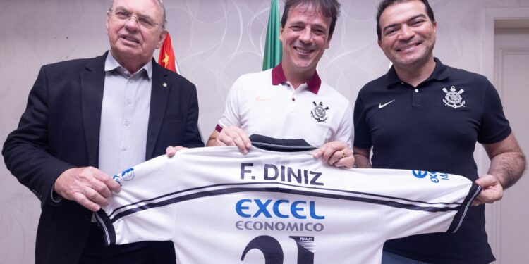 Fernando Diniz é anunciado como novo técnico do Corinthians