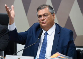 Em pronunciamento, à mesa. indicado para exercer o cargo de ministro do Supremo Tribunal Federal (STF), Flávio Dino de Castro e Costa (MSF 88/2023).