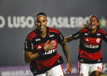 Flamengo derrota Vitória e fica perto de líderes no BR Feminino