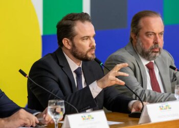 Governo eleva imposto do cigarro para bancar querosene e biodiesel