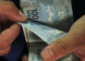 Governo federal propõe salário mínimo de R$ 1.717 para 2027