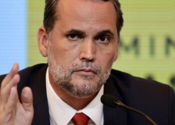 Governo propõe meta de superávit primário de R$ 73,3 bilhões para 2027