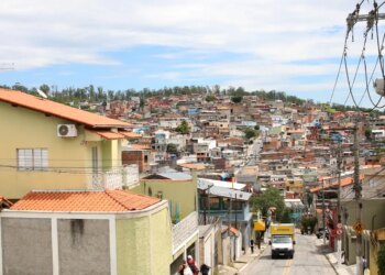 Habitantes de Perus, em SP, acusam fraude em audiência pública