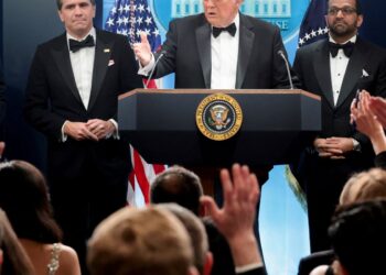 Homem atira durante jantar de Trump com correspondentes em Washington