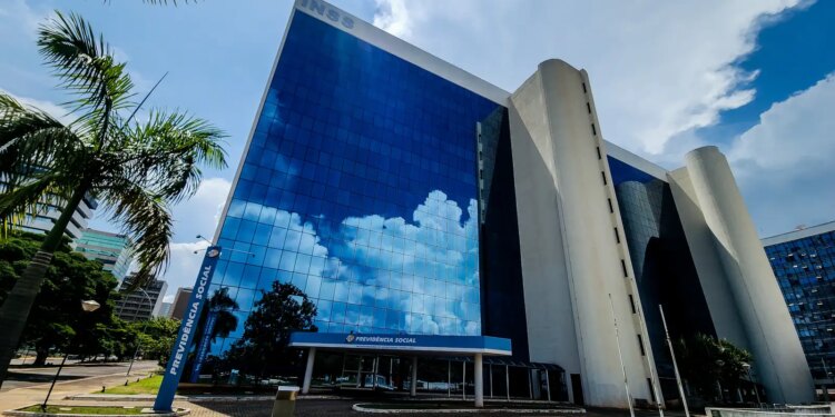 INSS realiza mutirão para reduzir fila de perícias neste fim de semana