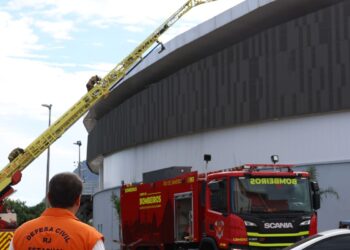 Incêndio no Velódromo do Rio é controlado; pista não teve impacto