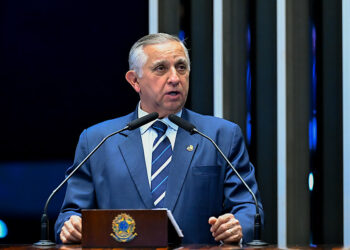Em discurso, à tribuna, senador Izalci Lucas (PL-DF).