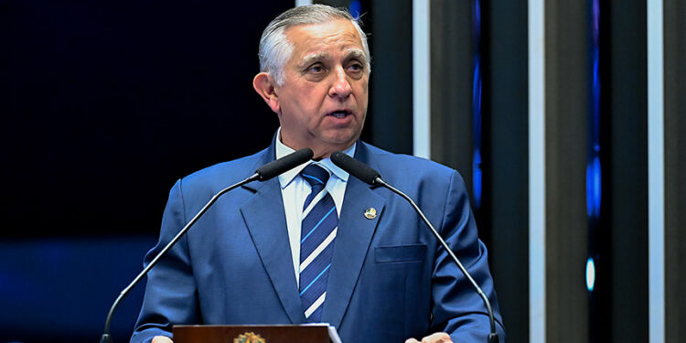 Em discurso, à tribuna, senador Izalci Lucas (PL-DF).