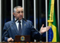 À tribuna, em discurso, senador Izalci Lucas (PL-DF).
