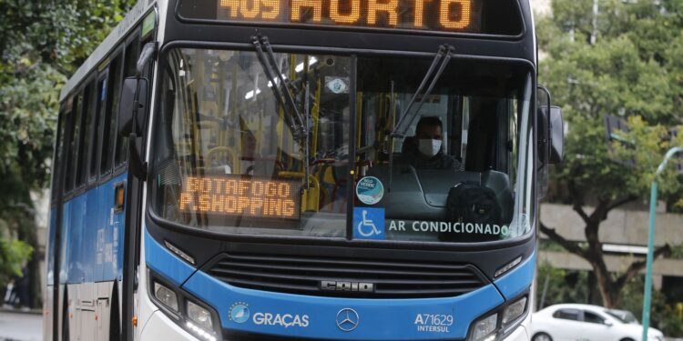 Lei do RJ visa coibir abuso contra mulheres no transporte público