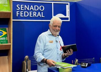 Livraria do Senado vende quase 10 mil livros na Bienal da Bahia