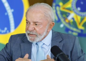 Lula envia ao Congresso projeto de lei pelo fim da escala 6x1