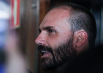 Mendonça pede vista e suspende julgamento contra Eduardo Bolsonaro