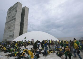 Moraes concede prisão domiciliar a idosos condenados pelo 8 de Janeiro