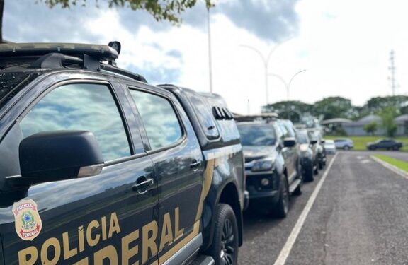 Motorista é preso ao entregar droga em transportadora