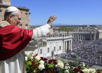 Papa Leão XIV pede paz a líderes mundiais na missa de Páscoa