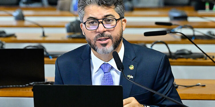 Pena máxima para estupro seguido de morte pode subir de 30 para 40 anos