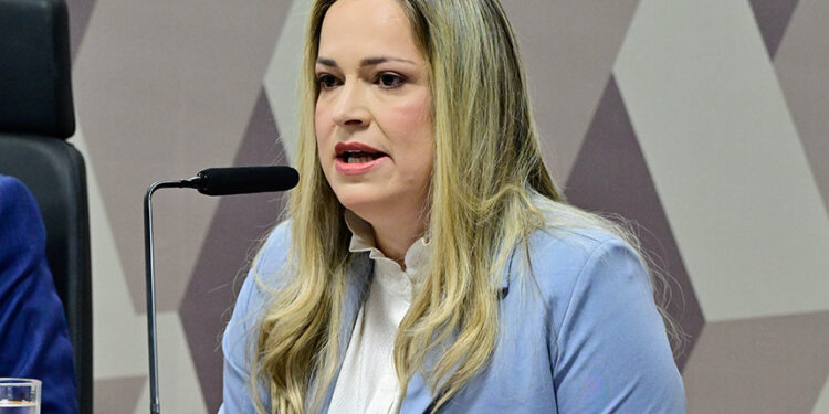 Plenário aprova nova defensora pública-geral da União