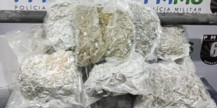 Polícia Militar Prende autor com 18 kg de ‘Skunk’ na Rodoviária de Corumbá.