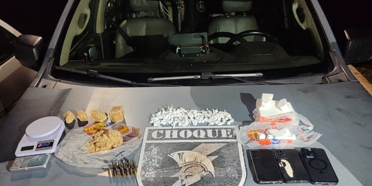 Polícia Militar apreende drogas e munições e prende casal por tráfico em Coxim