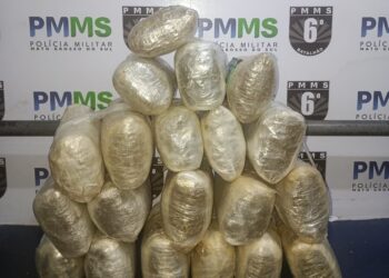 Polícia Militar apreende mais de 20 quilos de droga em abordagem na região da Popular Nova, em Corumbá.