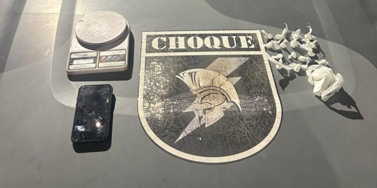 Polícia Militar fecha boca de fumo que funcionava como “disk drogas” e prende homem por tráfico em Coxim