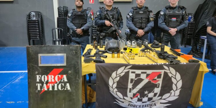 Polícia Militar participa de Feira de Profissões e apresenta atuação da Força Tática a estudantes em Corumbá