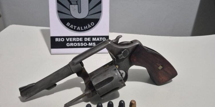 Polícia Militar prende homem por ameaça e porte ilegal de arma de fogo em Rio Verde