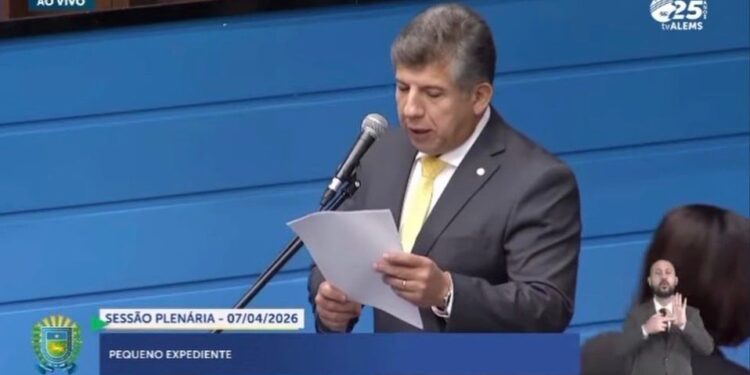 Policiais civis de Aparecida do Taboado recebem moção de aplauso na Assembleia Legislativa