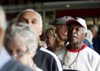 Projeto prioriza idosos na ordem de pagamentos de créditos administrativos
