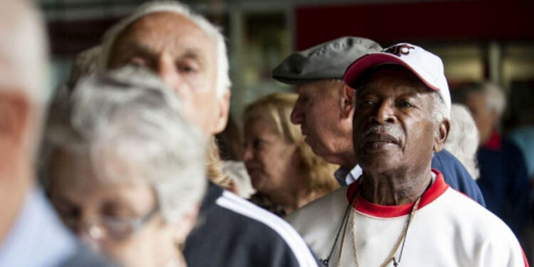 Projeto prioriza idosos na ordem de pagamentos de créditos administrativos