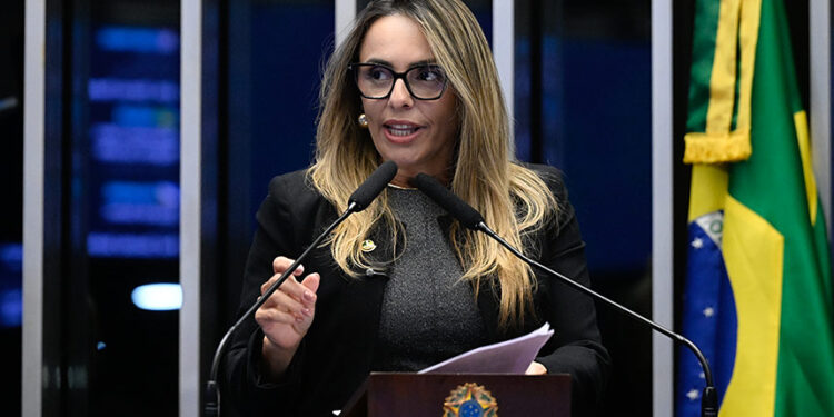 Em discurso, à tribuna, senadora Roberta Acioly (Republicanos-RR).