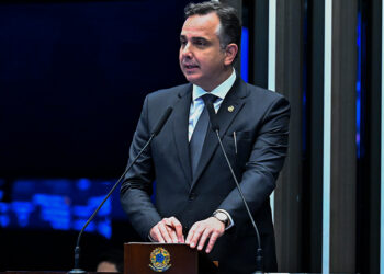 Em discurso, à tribuna, senador Rodrigo Pacheco (PSD-MG).