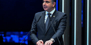 Em discurso,  à tribuna, senador Rodrigo Pacheco (PSD-MG).