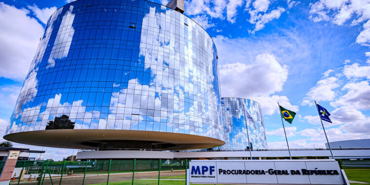 Sancionado reajuste para o Ministério Público da União