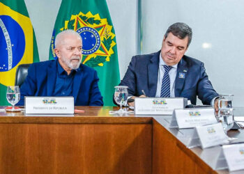 Riedel e Lula assinam empréstimo de R$ 1 bilhão para rodovias de MS